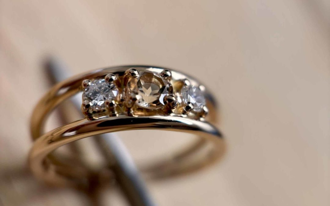Bague de fiançailles sur mesure : pourquoi choisir un artisan plutôt qu&rsquo;une chaîne